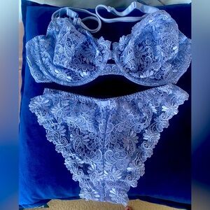 Beautiful like new Marie Jo French lingerie set, bra 34D and thong M